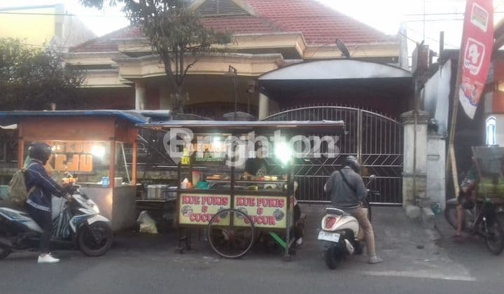 RUMAH MEWAH BAGUS KOKOH DAN LUAS DI DANAU BRATAN RAYA SAWOJAJAR MALANG