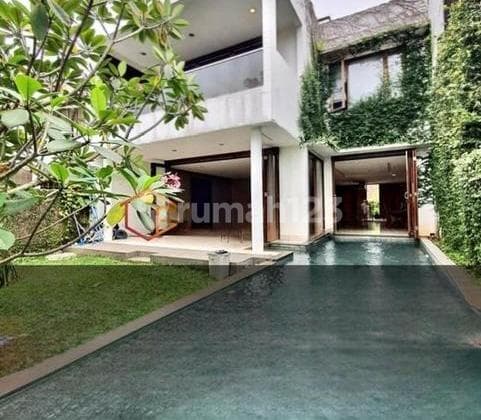 rumah Tropical Modern di Kemang