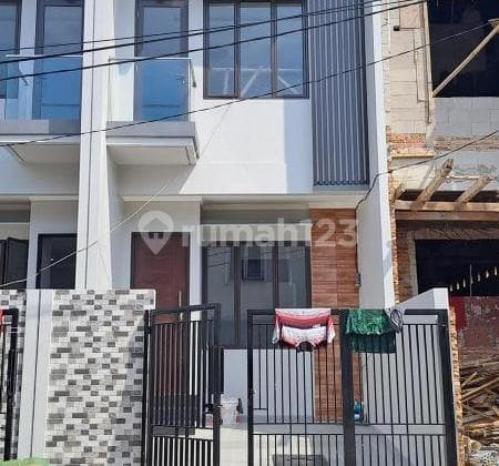 Dijual Rumah Baru di Imperial Gading 2 Lantai Jalan Lebar