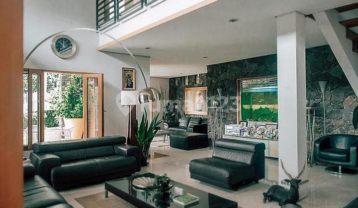 Rumah di Resor Dago Pakar berdesign tropical with city view di prominent