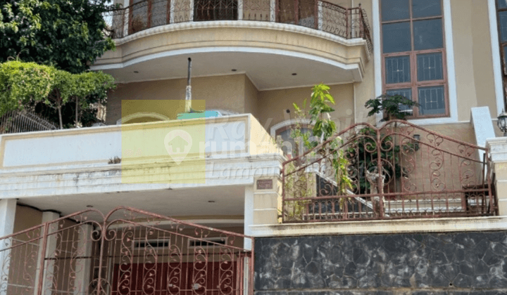 Rumah Mewah 2 lantai Lokasi di Teluk bandar Lampung