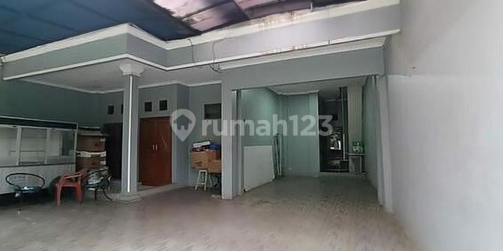 For quick sale: luxurious 2-story house, wide front road access.