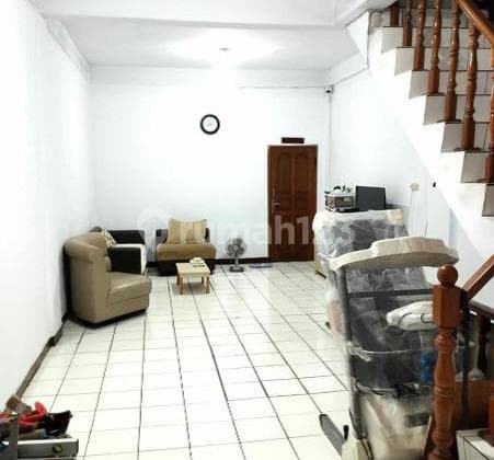 Rumah teluk gong ukuran 4x22, 3 lantai siap huni