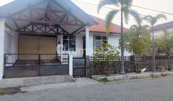 Rumah di Mojoklanggru Wetan Surabaya Timur, tanah ngantong lebar belakang, Row Jalan Lebar