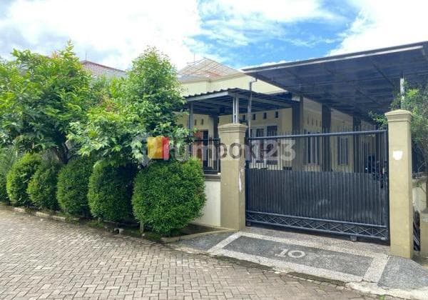 Rumah Bagus di Komplek Islamic Village, Karawaci Tangerang Banten