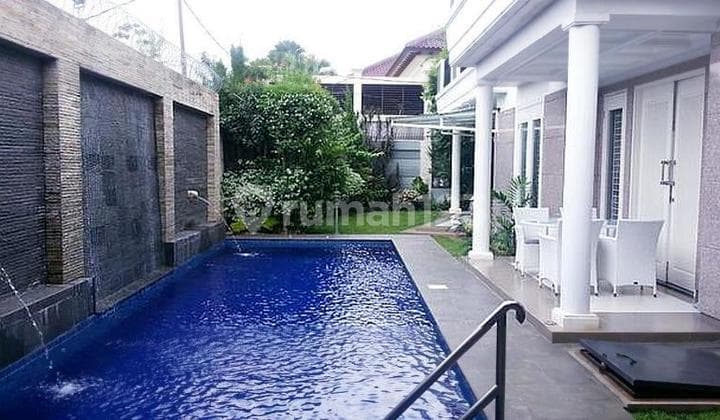 Rumah cantik terawat Di Cipete, selangkah ke Antasari Raya