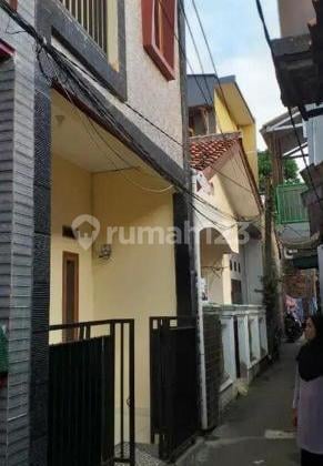 rumah bagus 2 lantai siap huni akses gg motor di batu ampar condet
