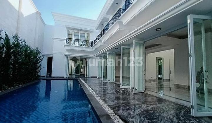 Rumah Mewah Ada Kolam Renang di Pondok Indah, Lokasi Strategis