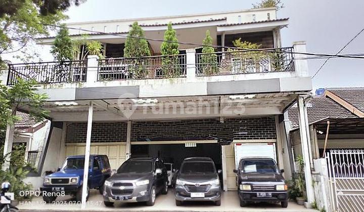 Showroom mobil Dan Rumah tinggal di Cepat di kembar buahbatu