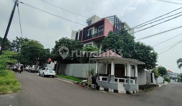 Rumah mewah 4 lantai ada Lift nempel LRT di Rawamangun dkt Kelapa Gading