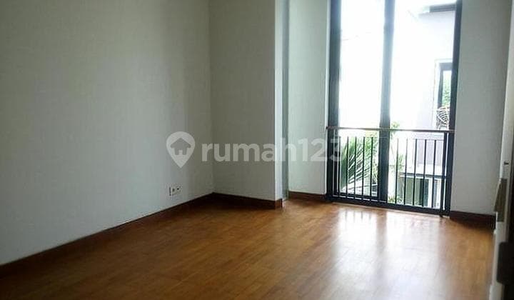 Rumah di Cipete Dekat MRT, Dalam Town House , Ada Pool