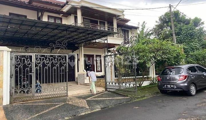 Rumah Dengan Kolam Renang View Gunung Dalam Cluster Di Yasmin