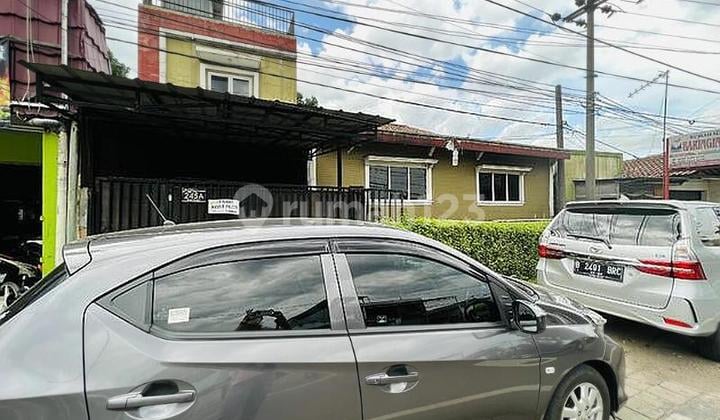 Rumah Kos Terisi Anak Kos Di Jalan Raya Jakarta Bogor Komersil