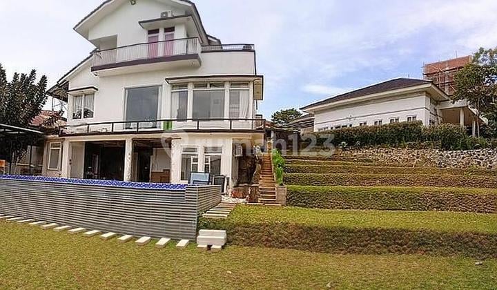 Rumah Villa Gaya Eropa Ada Kolam Renang View Gunung View Golf