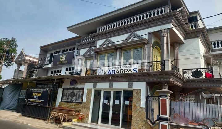 THREE-STORY HOUSE LOT 295 ON ALUMINIUM STREET, PURWANTORO, BLIMBING DISTRICT, MALANG CITY