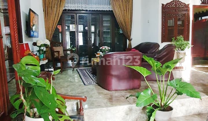 Rumah Luas , Kamar Banyak , Di Jl H Saiyan Pondok Ranji Tangerang Selatan
