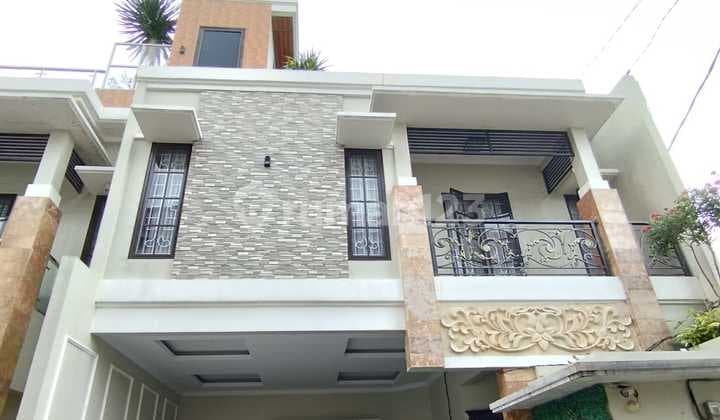 Dijual Cepat rumah ada rooftopnya