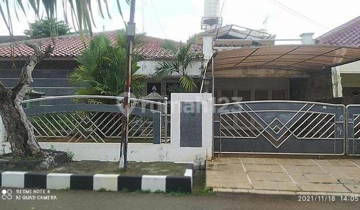 Rumah Kayu Putih Tengah for sales