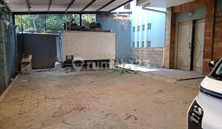 Cepat Rumah Ex Kantor 3 Lantai di Guntur