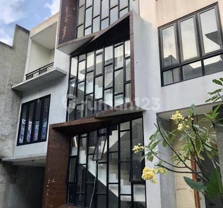 Rumah Modern Brand New Ada Pool di Jati Padang Dekat TB.Simatupang Jakarta selatan