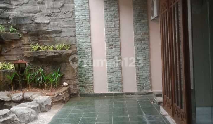 Rumah Lokasi dekat STAN Bintaro dengan Bangunan Kokoh , Bintaro Jaya