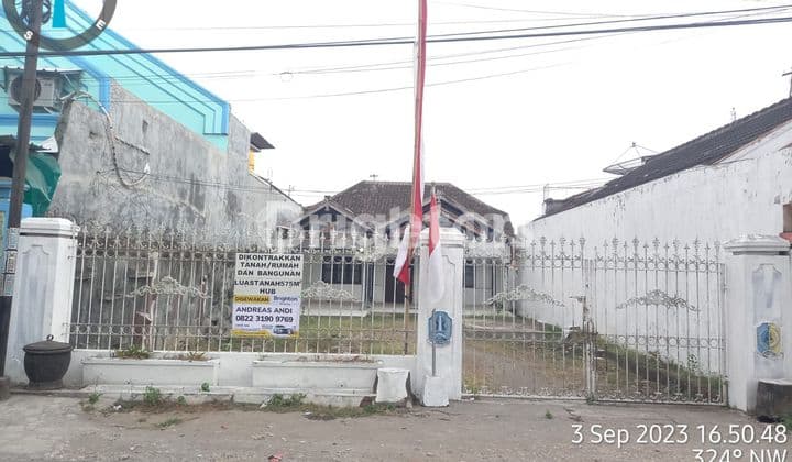 RUMAH TULUNGAGUNG HALAMAN LUAS SECOND ROAD HADAP SELATAN