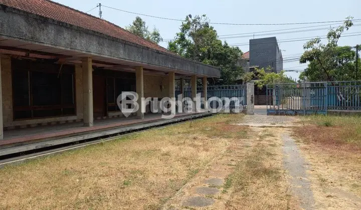 RUMAH LUAS DAN HALAMAN LUAS TULUNGAGUNG