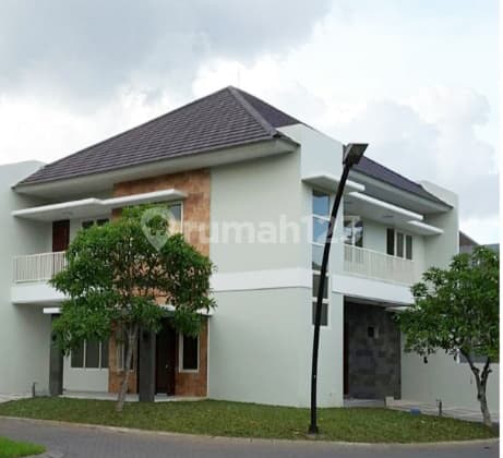 Rumah 2 Lantai Greenwood Citraland, Siap Huni, Lingkungan Asri