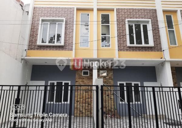 MINIMALIST HOUSE IN THE MAYOR'S COMPLEX AREA, KELAPA GADING
BRAND NEW