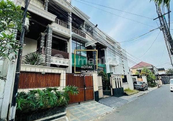 3-Story House in Pejaten Ready to Live In Brand New