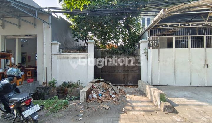 rumah di nol jalan raya kenjeran