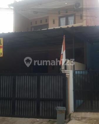 Rumah second 2 lantai sangat terawat di jalan Cikunir dekat Tol Jati Bening Bekasi
