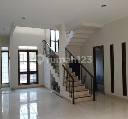 Rumah Baru Selesai Renovasi Dalam Komplek di Lebak Bulus