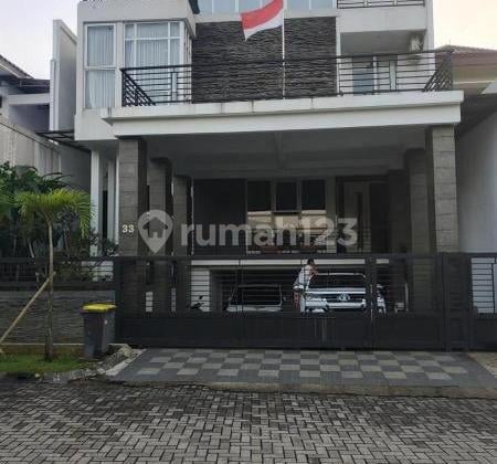 Rumah Ada Kolam renang fully furnished di montecarlo pakuan