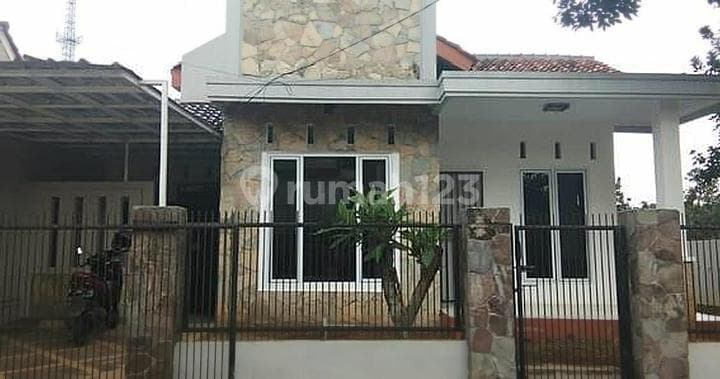 Rumah Hook Baru Selesai Renovasi Di Tengah Kota Di Indraprasta