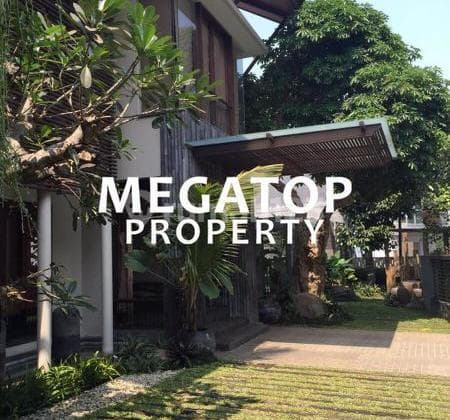 Rumah Mewah di Taman Diponegoro Lippo Village Karawaci.
