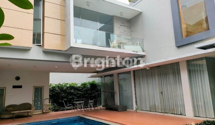 RUMAH MEWAH DENGAN KOLAM RENANG RAFFLES GARDEN CITRALAND