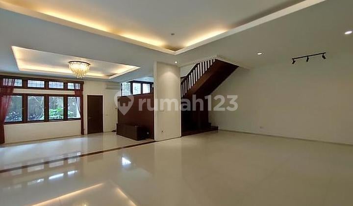 Rumah Serasa Villa dengan Privet Pool Kemang Jakarta Selatan
