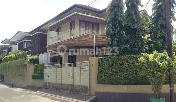 Di Rumah Mewah Rapih siap Huni di Warung Buncit Jakarta Selatan