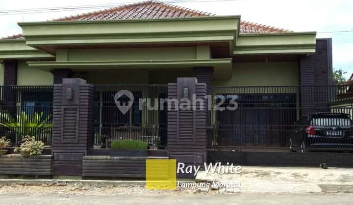 Rumah Mewah Profil Cantik di Kedaton Bandar Lampung