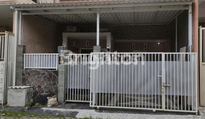 Rumah minimalis siap huni di Royal Paka Gununganyar