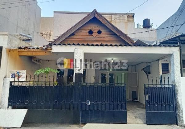 Affordable ready-to-occupy house in Tomang Complex, West Jakarta