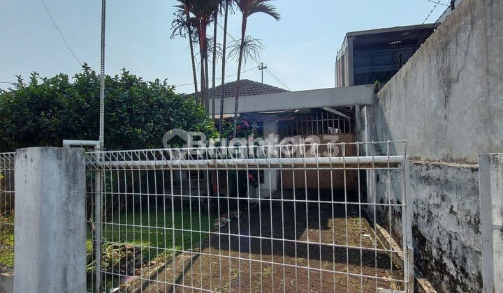 RUMAH ASRI DAN STRATEGIS DI TENGAH KOTA