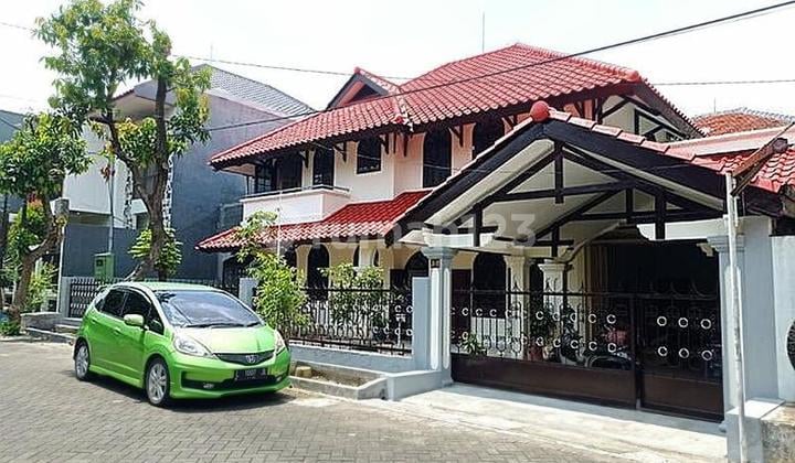 Rumah Luas dan Nyaman di Ketintang Wiyata, Surabaya