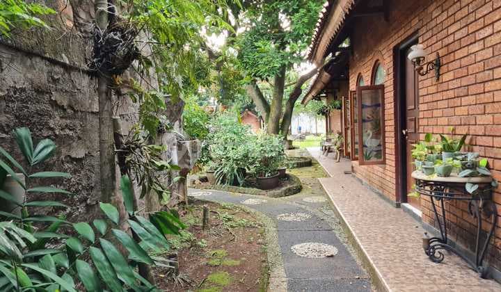 Rumah Mewah Dengan Lahan Luas Di Lebak Bulus #AW