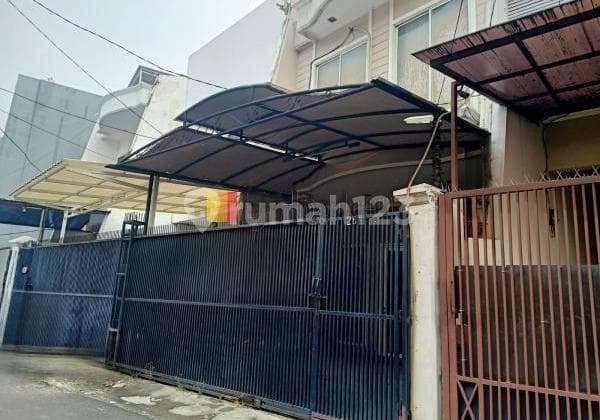 RUMAH Modern Minimalis siap huni dan terawat lingkungan nyaman di tomangJakarta Barat
