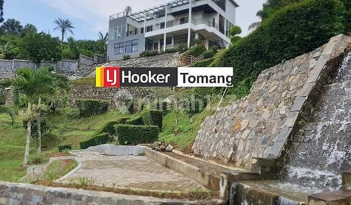 Affordable, spacious, tall villa with beautiful mountain views in Bogor, West Java.