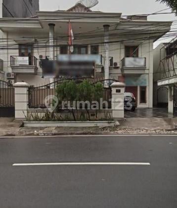 Rumah dan Kantor 3 Lantai di Tebet Jakarta Selatan