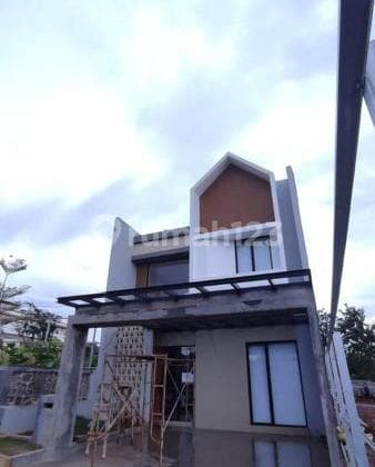 Rumah Dengan View Lapangan Golf, DP 5 Juta All in di Cibinong, Bogor