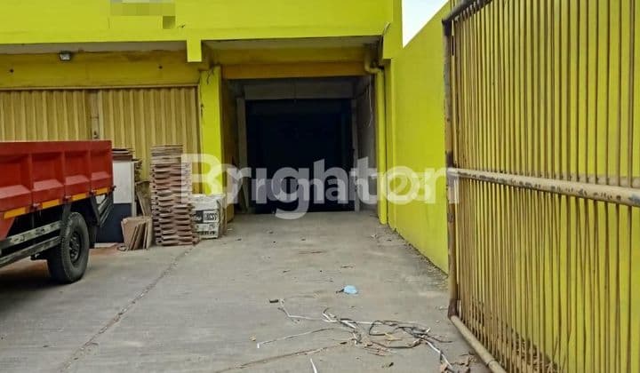 RUKO 2,5 LANTAI GANDENG 3, LETAK SANGAT STRATEGIS DI KAWASAN PERDAGANGAN